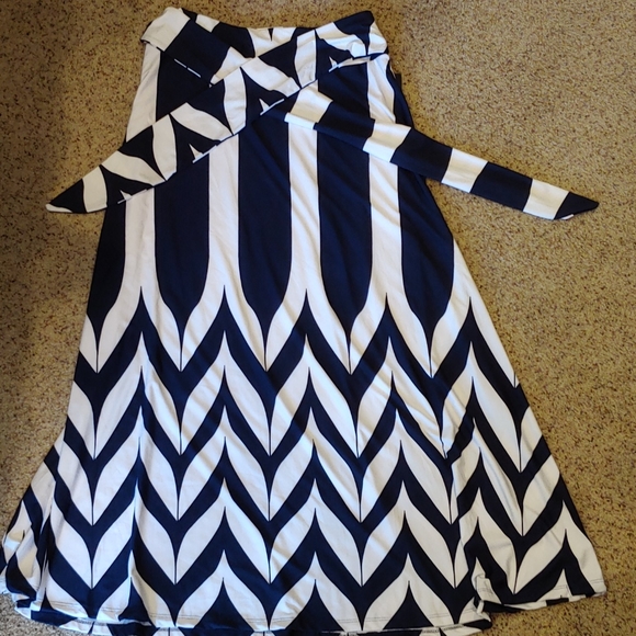 Robert Louis Dresses & Skirts - Robert Louis Retro Style to the Next Level Maxi